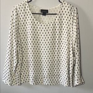 Metaphor Ivory and Navy Geometric Blouse